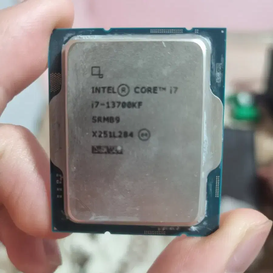 인텔 i7-13700KF