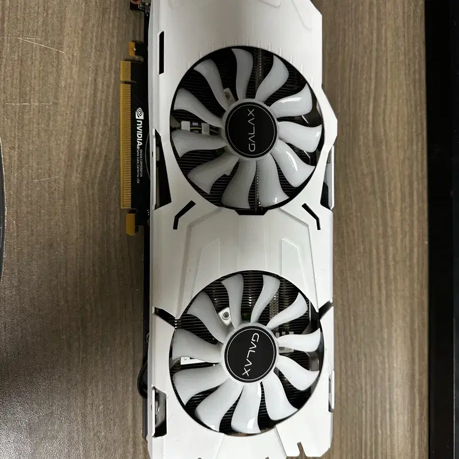 갤럭시 지포스 GTX1080 Ti EXOC White D5X 11GB