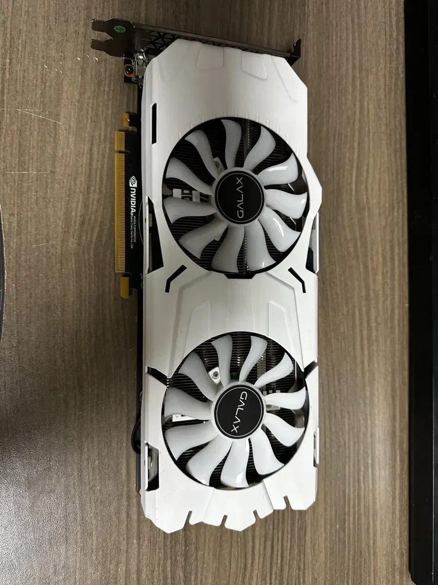 갤럭시 지포스 GTX1080 Ti EXOC White D5X 11GB