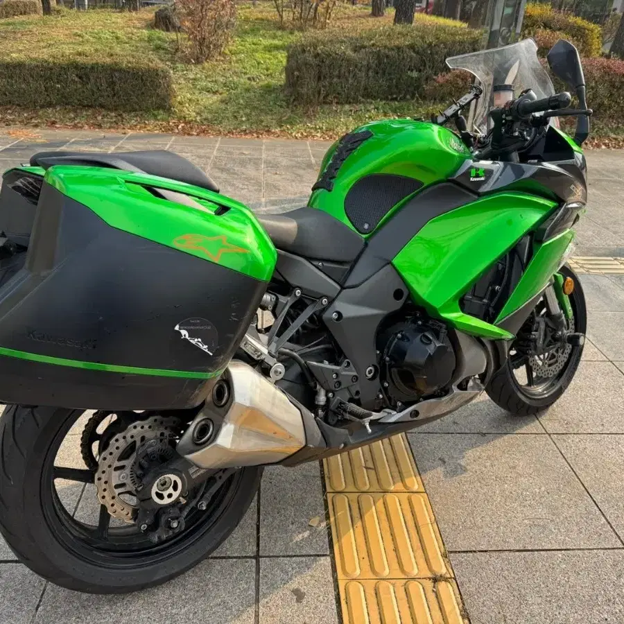 가와사키 z10000sx 18년형 짧은키로수 판매합니다