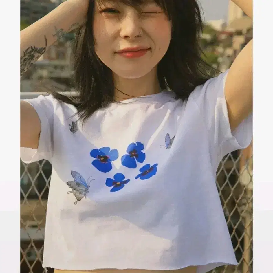 하이스쿨디스코 Butterfly Cutting T-shirts