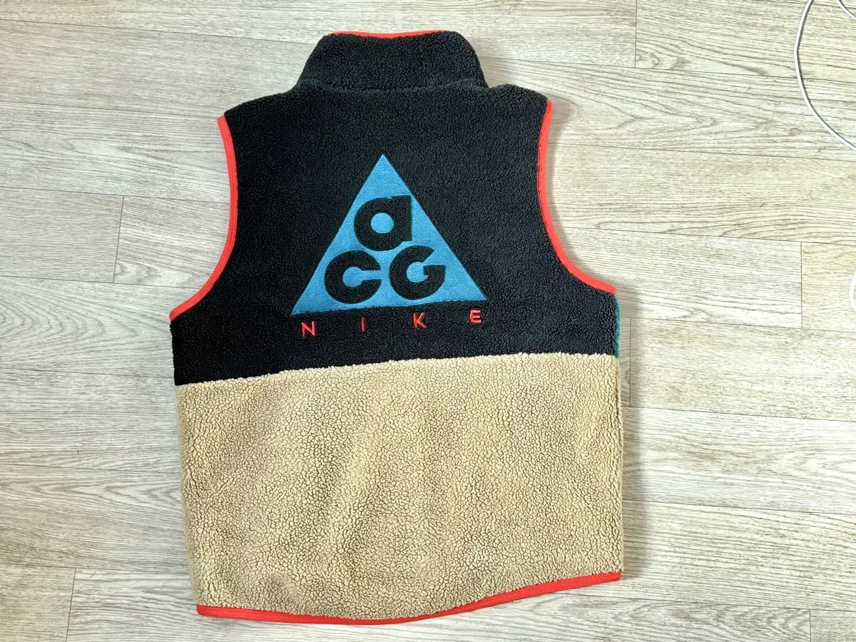 Nike ACG Vest Black Parachute Beige