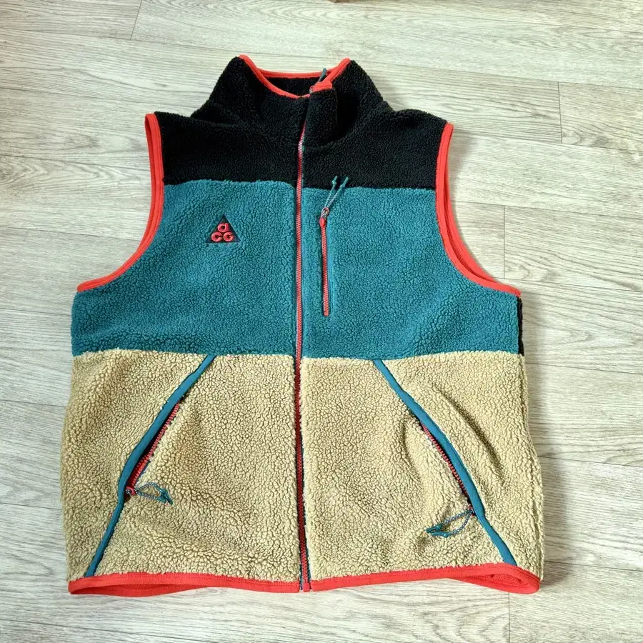 Nike ACG Vest Black Parachute Beige