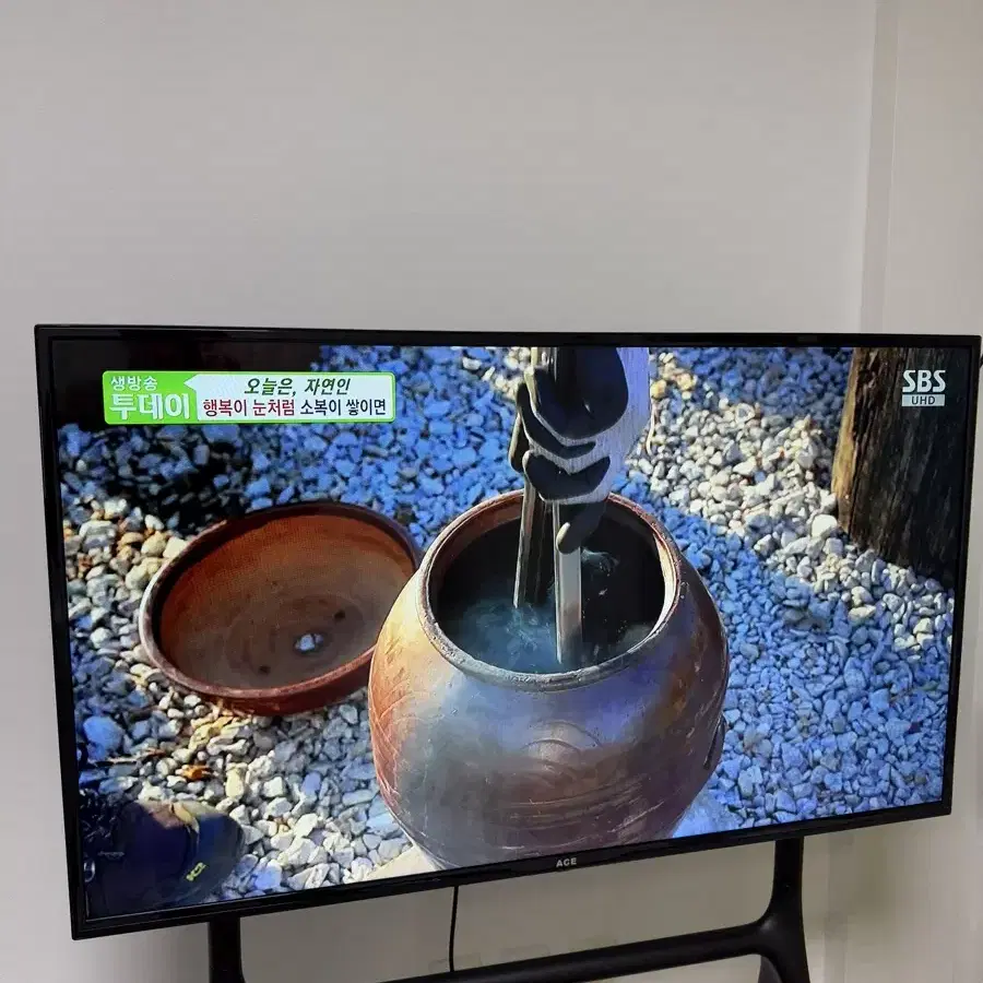 중소기업 TV + 이젤 거치대