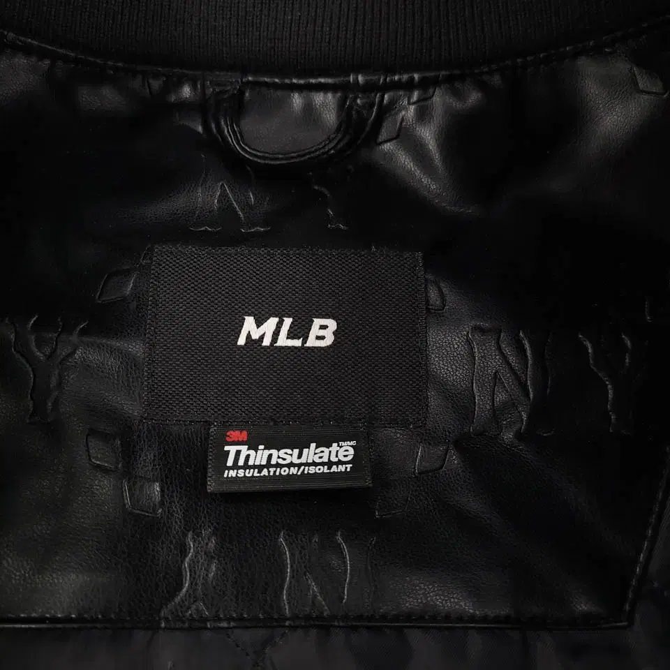 MLB 엠엘비 블랙 뉴욕양키즈 로고패치 모노그램패턴 3M 신슐레이트 비건