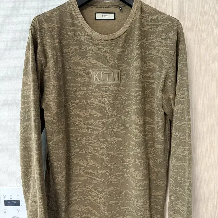 (L)KITH 키스 클래식 박스로고 롱슬리브 타이거카모