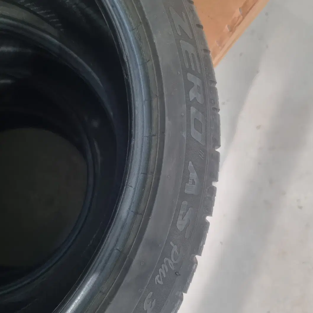 2454019 245/40R19 피렐리 AS 플러스3 중고타이어 4본