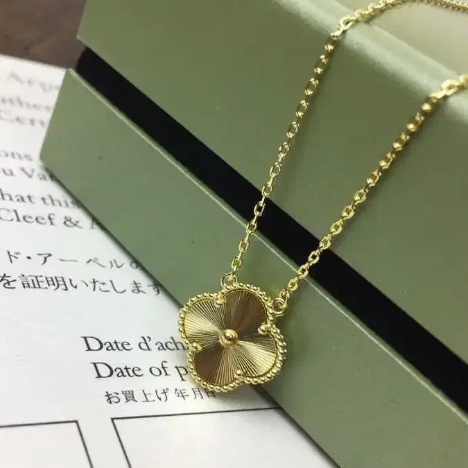 Van Cleef & Arpels네 잎 클롭 골드 펜던트 목걸이