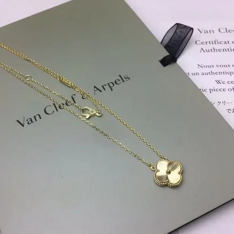 Van Cleef & Arpels네 잎 클롭 골드 펜던트 목걸이