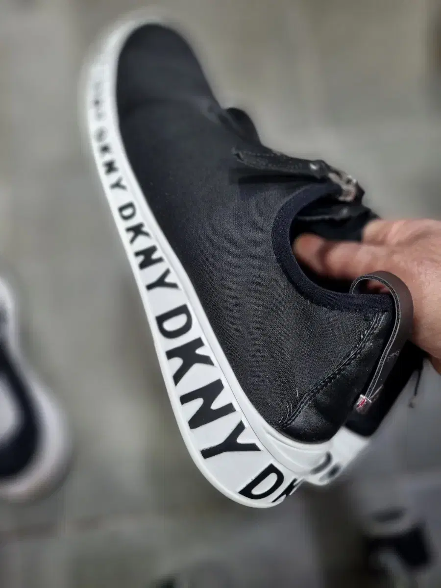 DKNY240