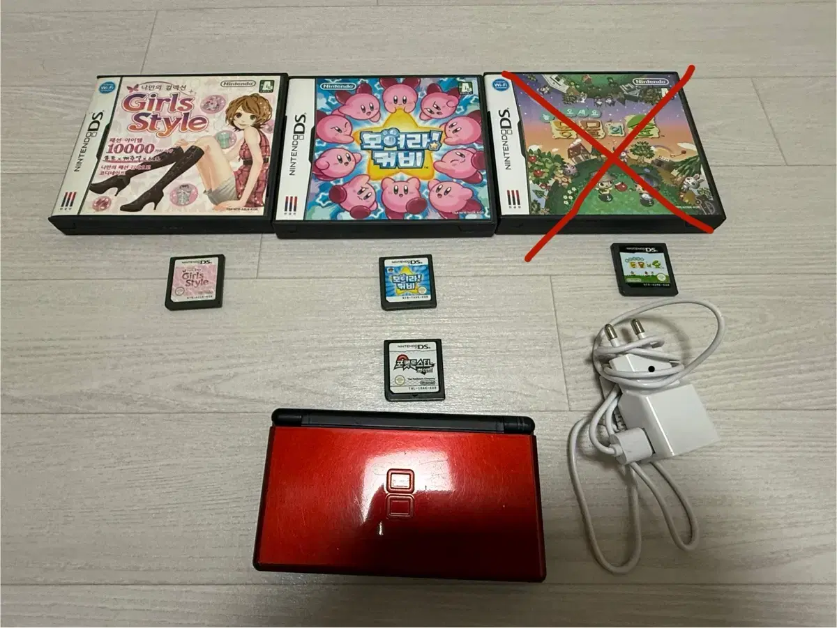 Nintendo DS Red + 4 Games + Standard Charger (Original x)