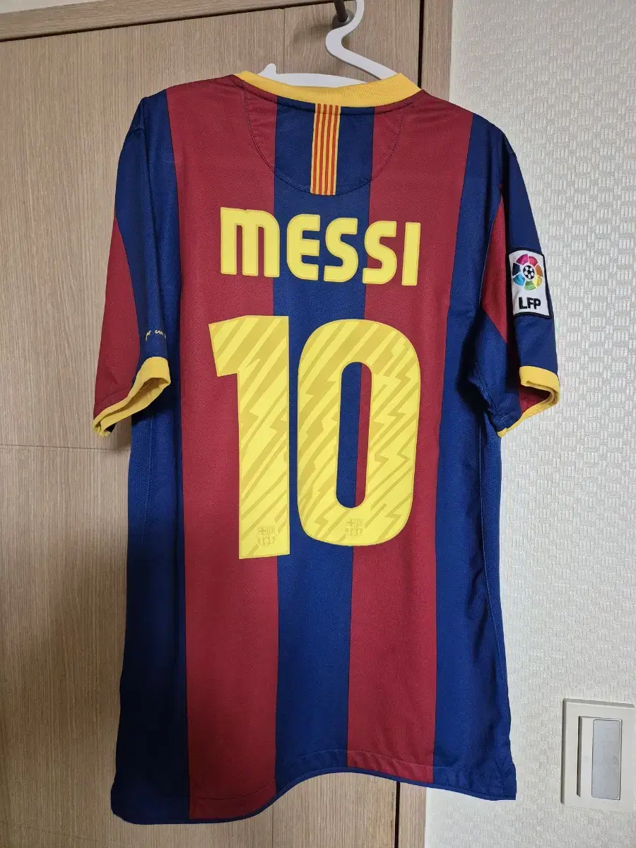 10-11 Barcelona Home Messi Shirt