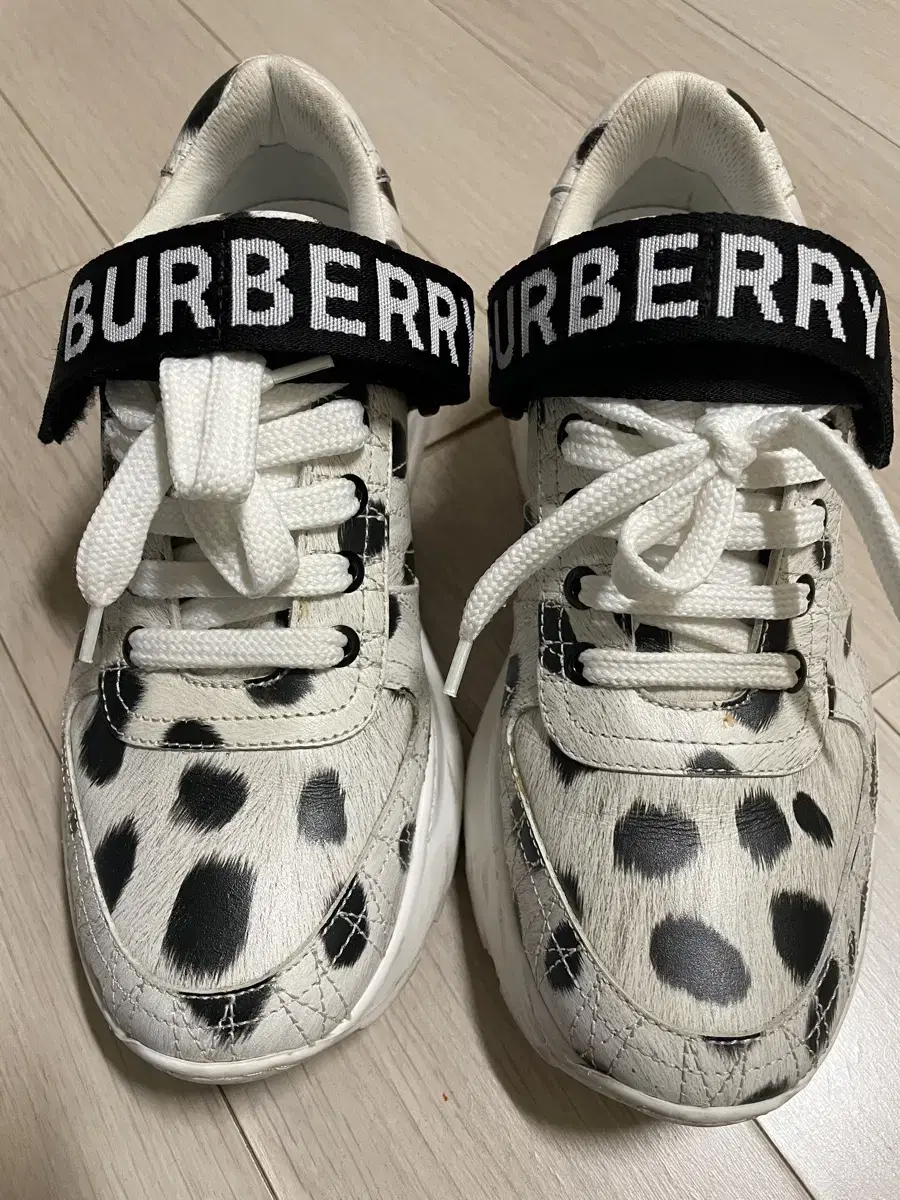 Burberry sneakers size 37 vahn size