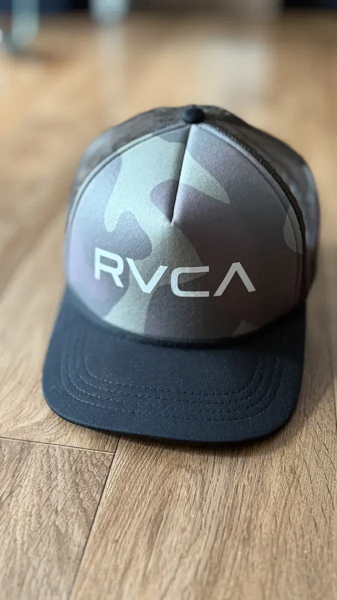 RVCA 트러커 메쉬캡