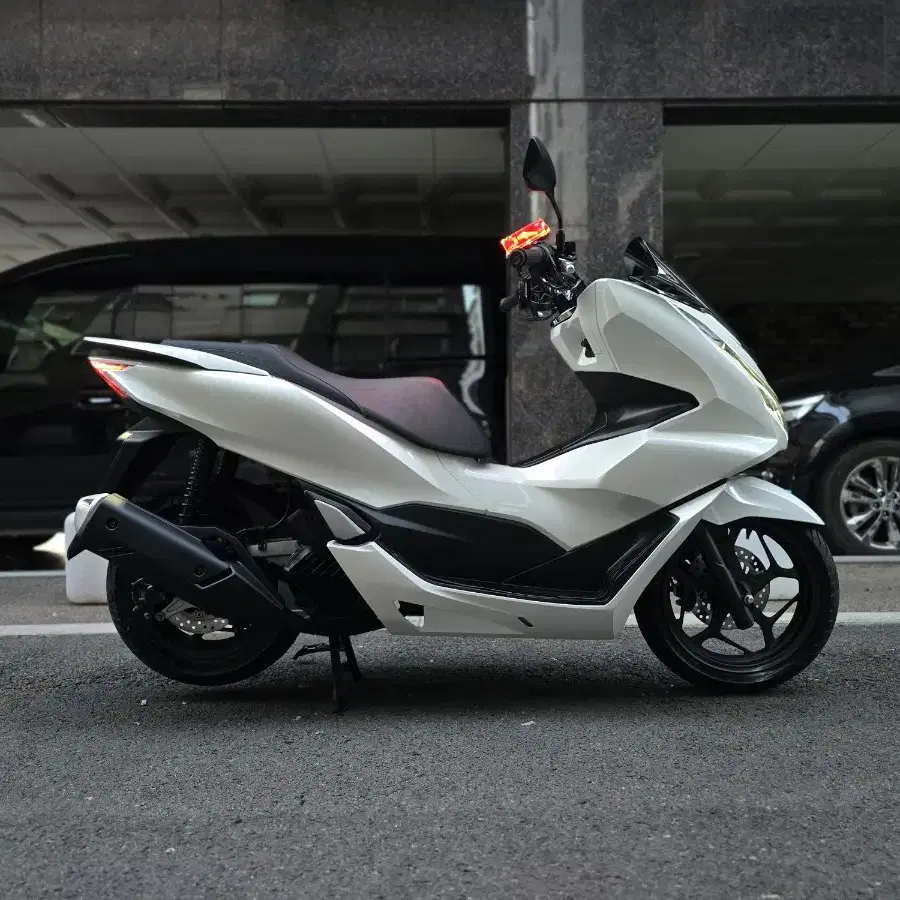 2023년식 혼다 PCX125 ABS 화이트 S급상태! 옵션추가! 판매