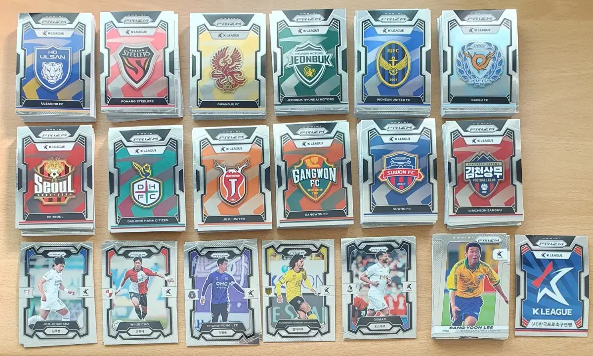 I have 200 2024 K League prism bases to sell full set.