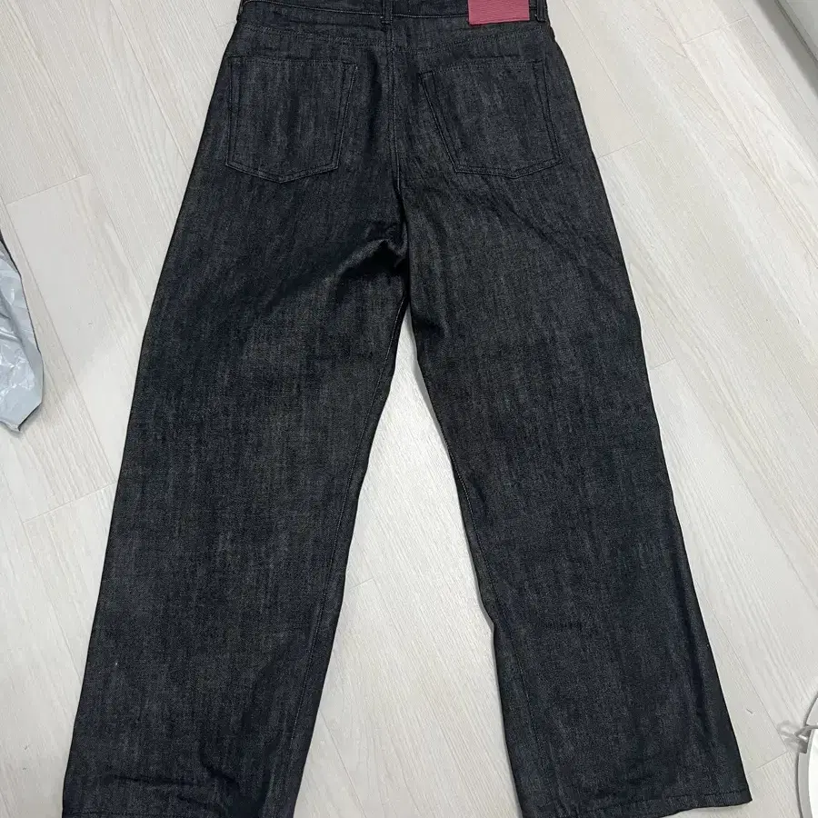 포트너스 Two Tuck Wide Black Jeans 미디움