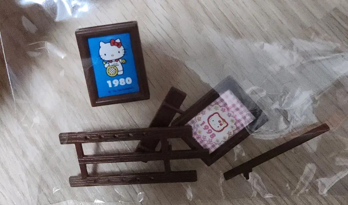 Hello Kitty Mini Picture Frame Easel Set (New)