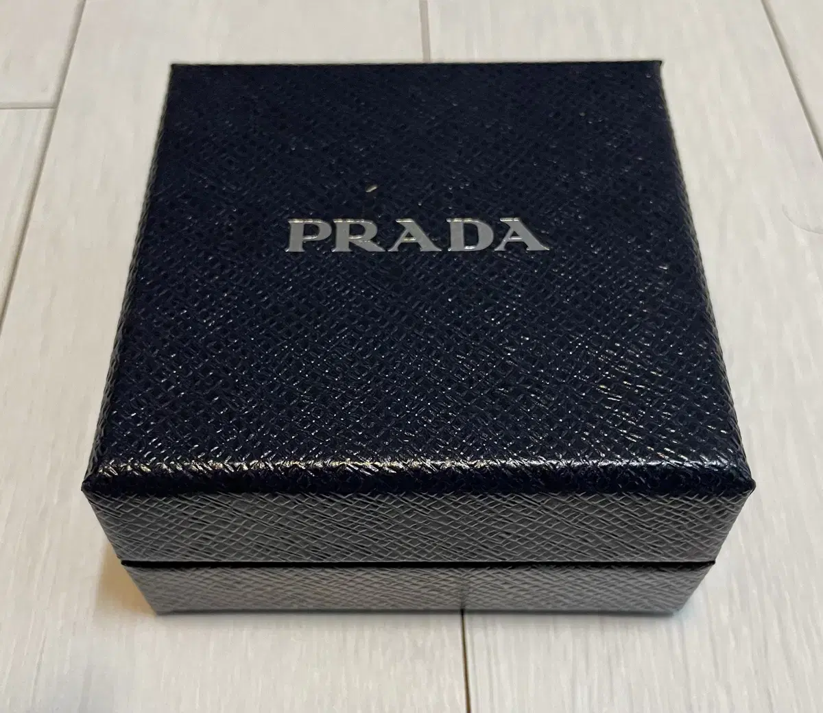 [PRADA]프라다 박스 케이스 판매 합니다