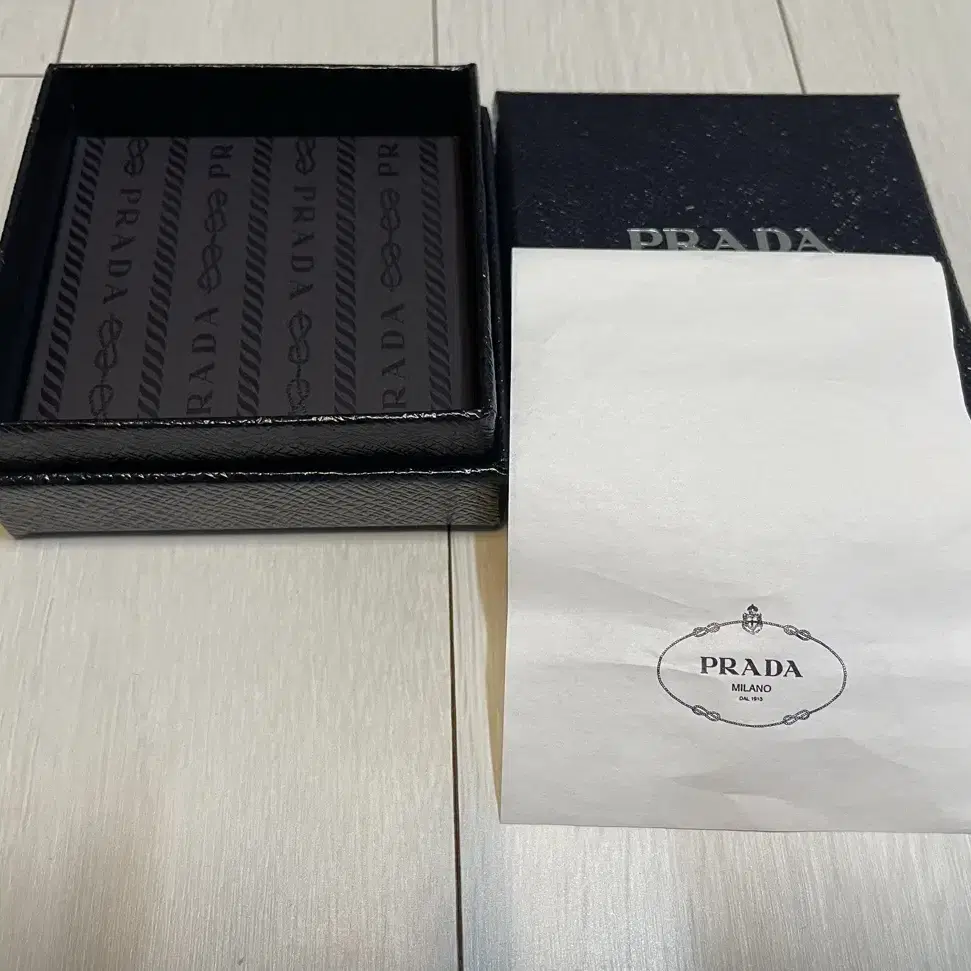 [PRADA]프라다 박스 케이스 판매 합니다