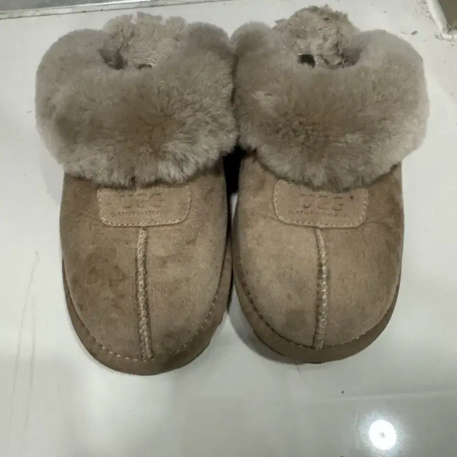 어그 UGG 양털 뮬 슬리퍼 240 사이즈