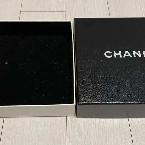 [CHANEL]샤넬 케이스 박스(내부 벨벳) 판매합니다.