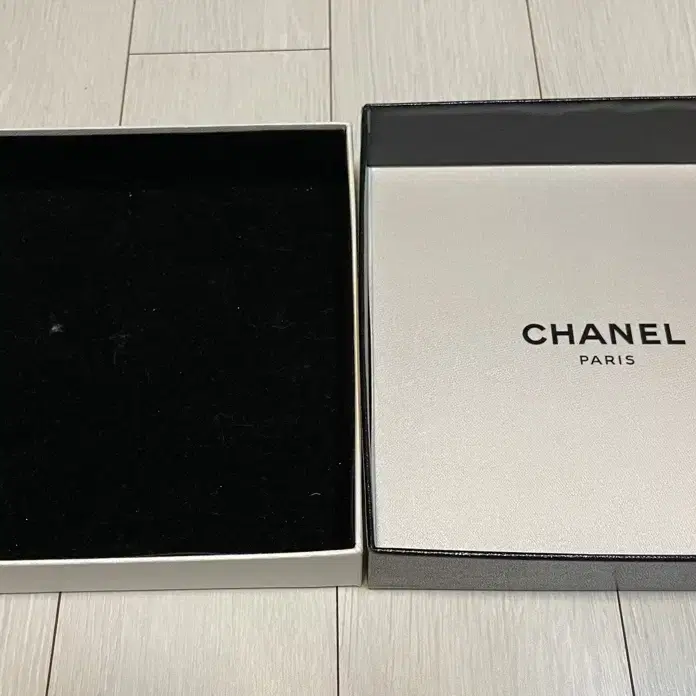 [CHANEL]샤넬 케이스 박스(내부 벨벳) 판매합니다.