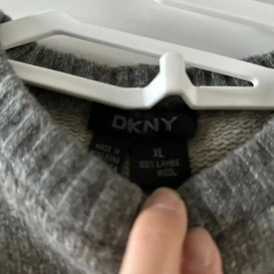 DKNY 긴팔 니트