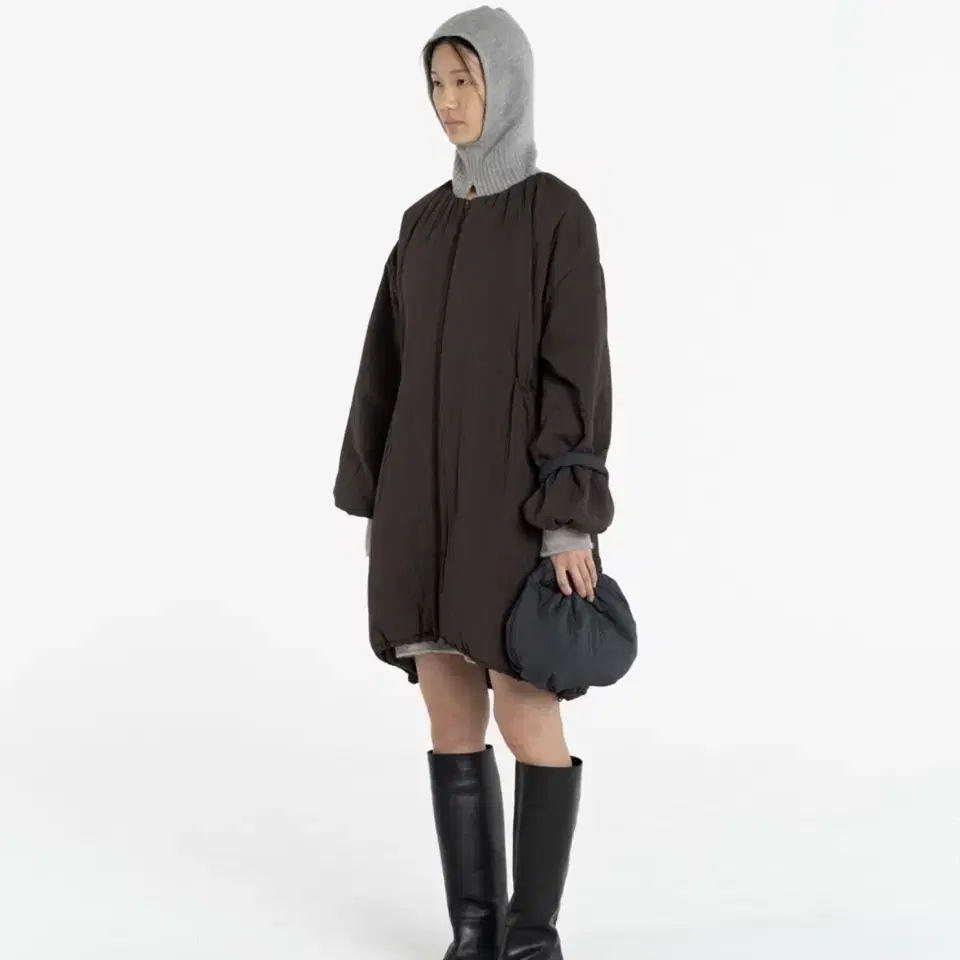 아모멘토 PADDED VOLUME DRESS JUMPER