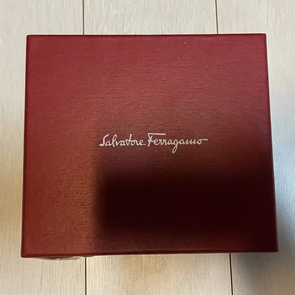 [Salvatore Ferragamo]페라가모 케이스 박스 판매