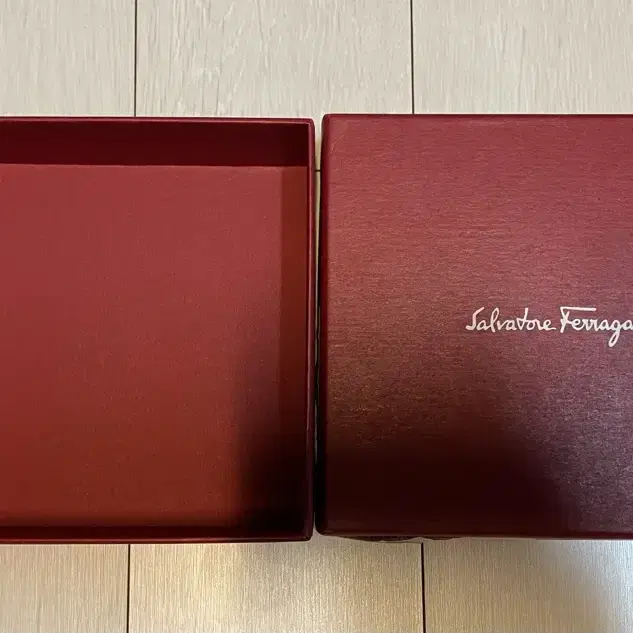 [Salvatore Ferragamo]페라가모 케이스 박스 판매