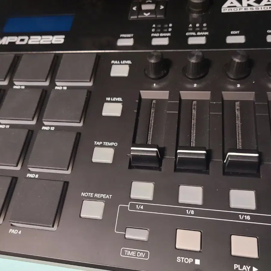 AKAI MPD 226 판매