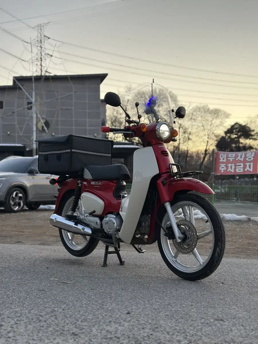 출퇴근)슈퍼커브110 23년 6천키로 셋팅완료 깨끗한 스쿠터 판매합니다.