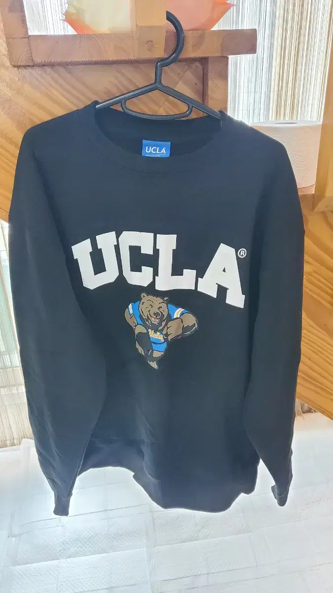 UCLA 기모티셔츠