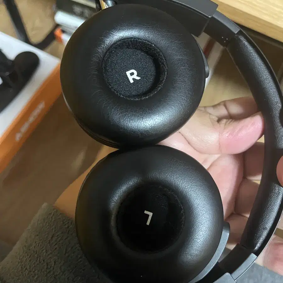 AKG Y50bt 헤드셋