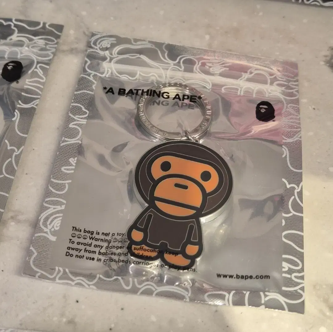 Vape Standing Baby Milo Metal Keychain keyring 0ZXACM182013N
