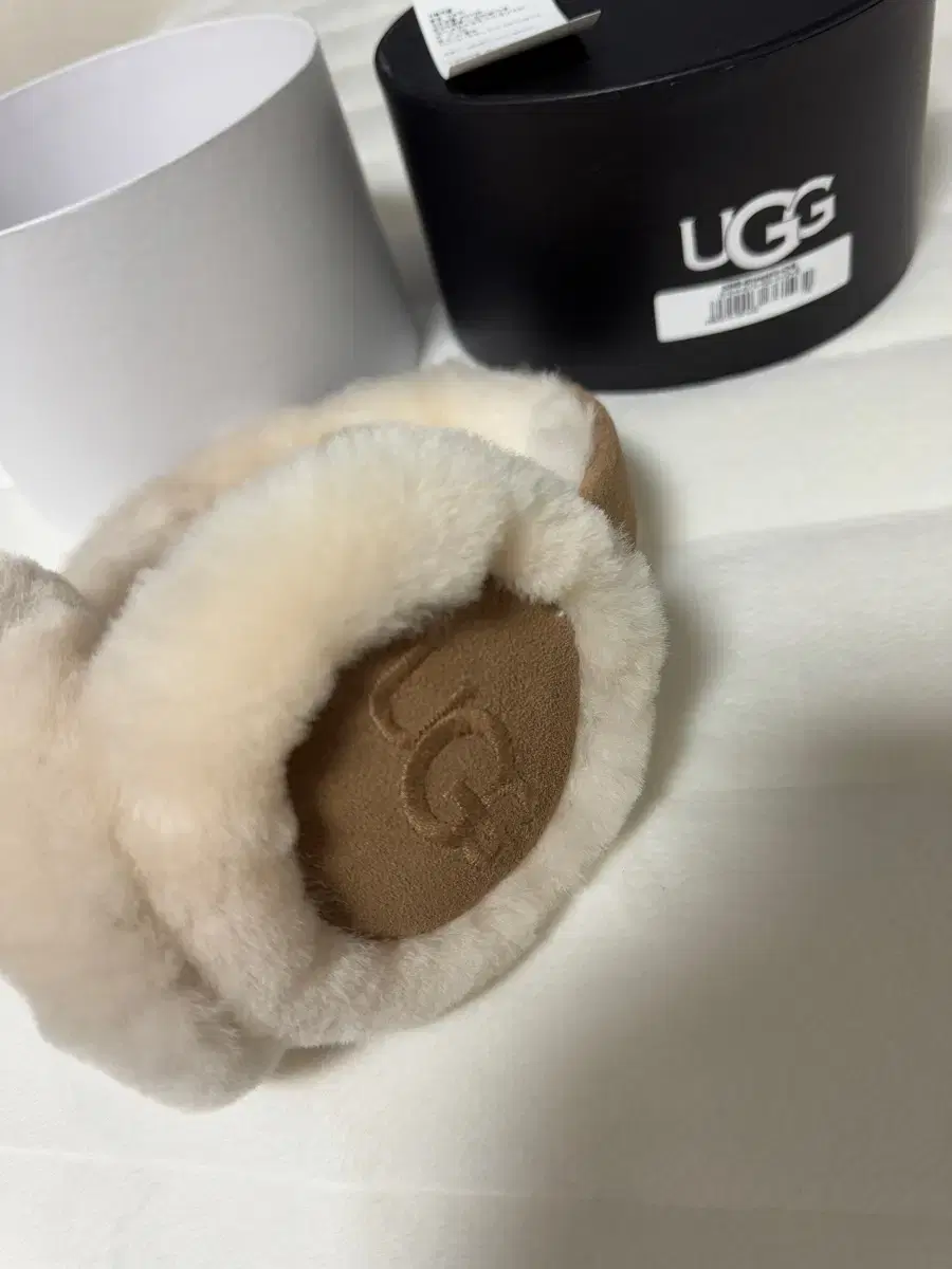 (Try on only han New) UGG UGG Sheepskin Embroidered Logo Earmuffs