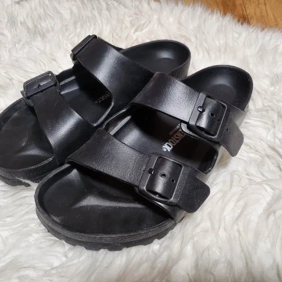 BIRKENSTOCK버켄스탁남성슬리퍼41사이즈265입니다