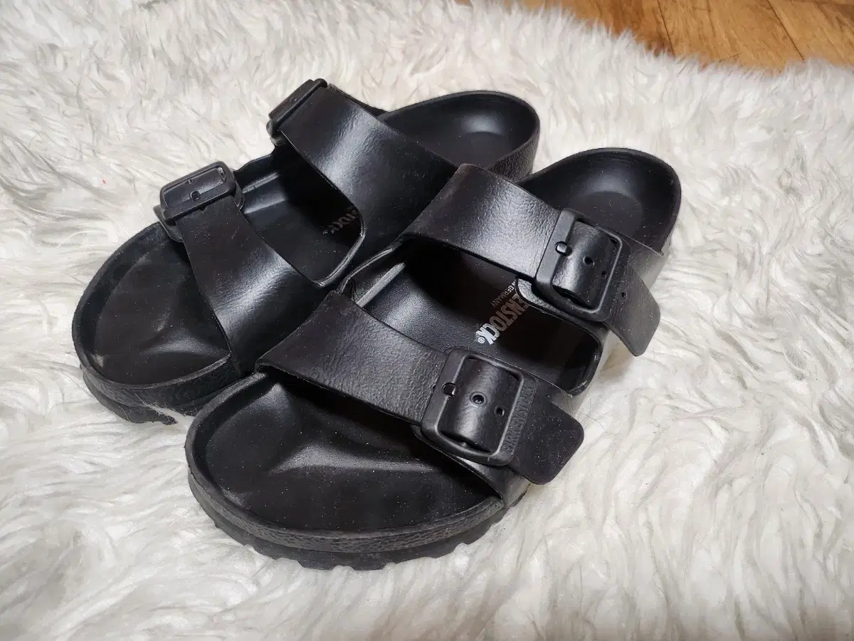 BIRKENSTOCK버켄스탁남성슬리퍼41사이즈265입니다