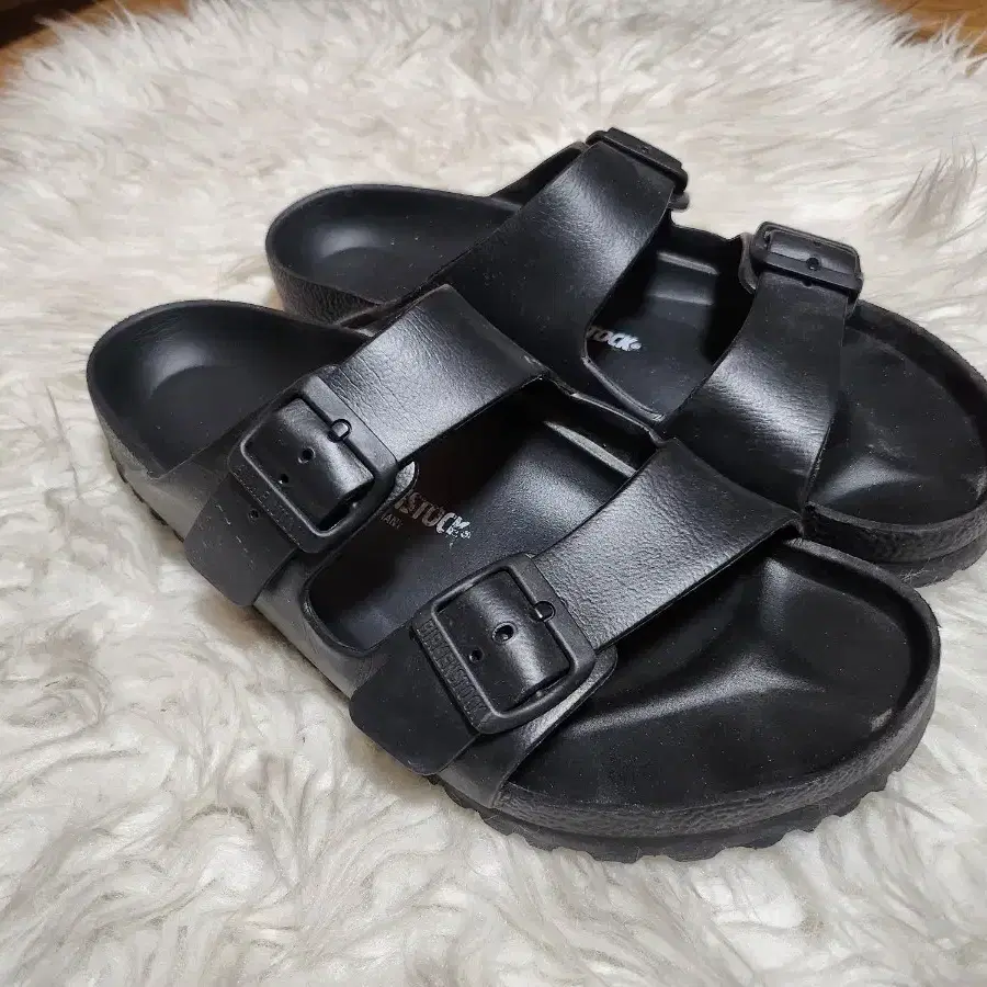 BIRKENSTOCK버켄스탁남성슬리퍼41사이즈265입니다