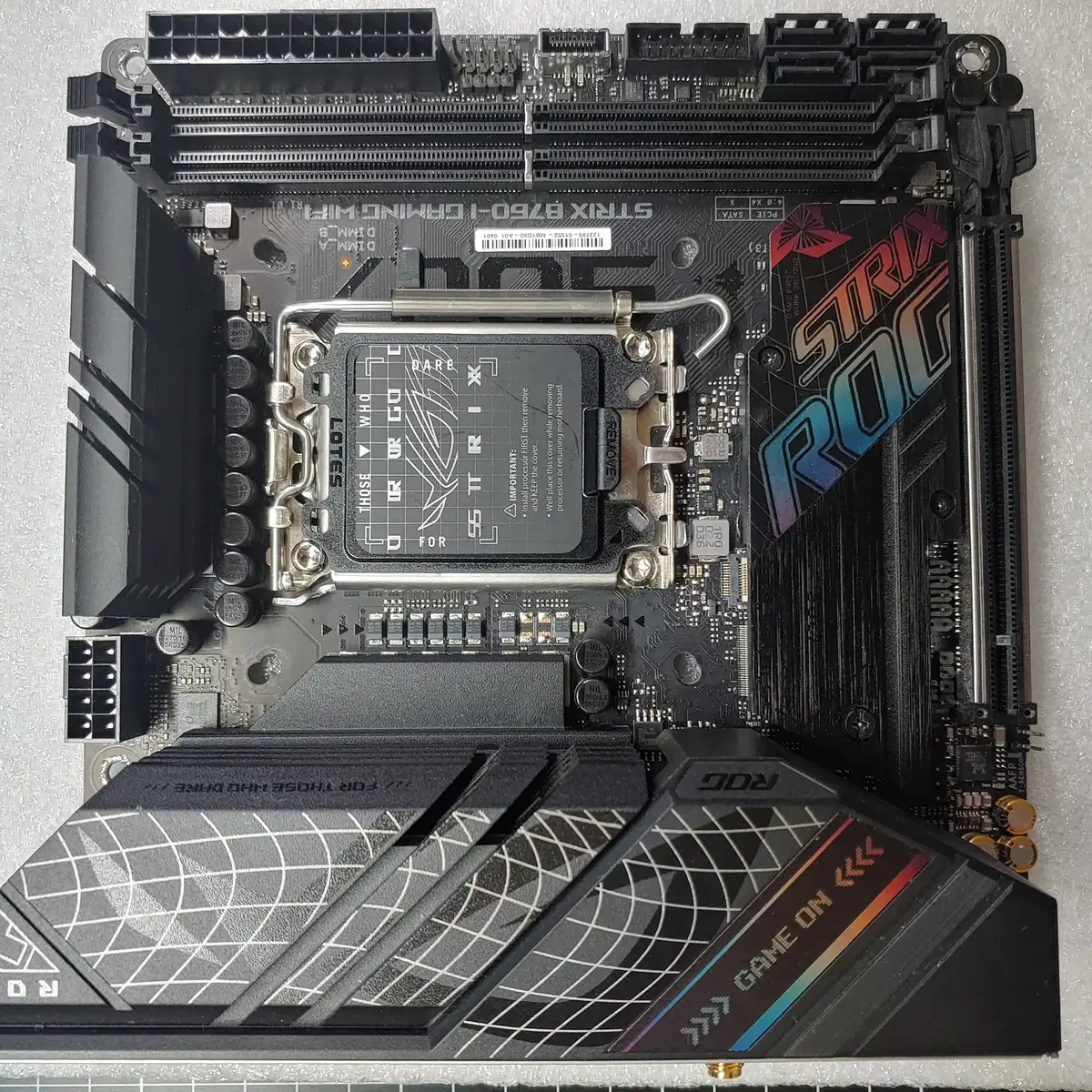 ROG Strix B760-I Gaming Wi Fi