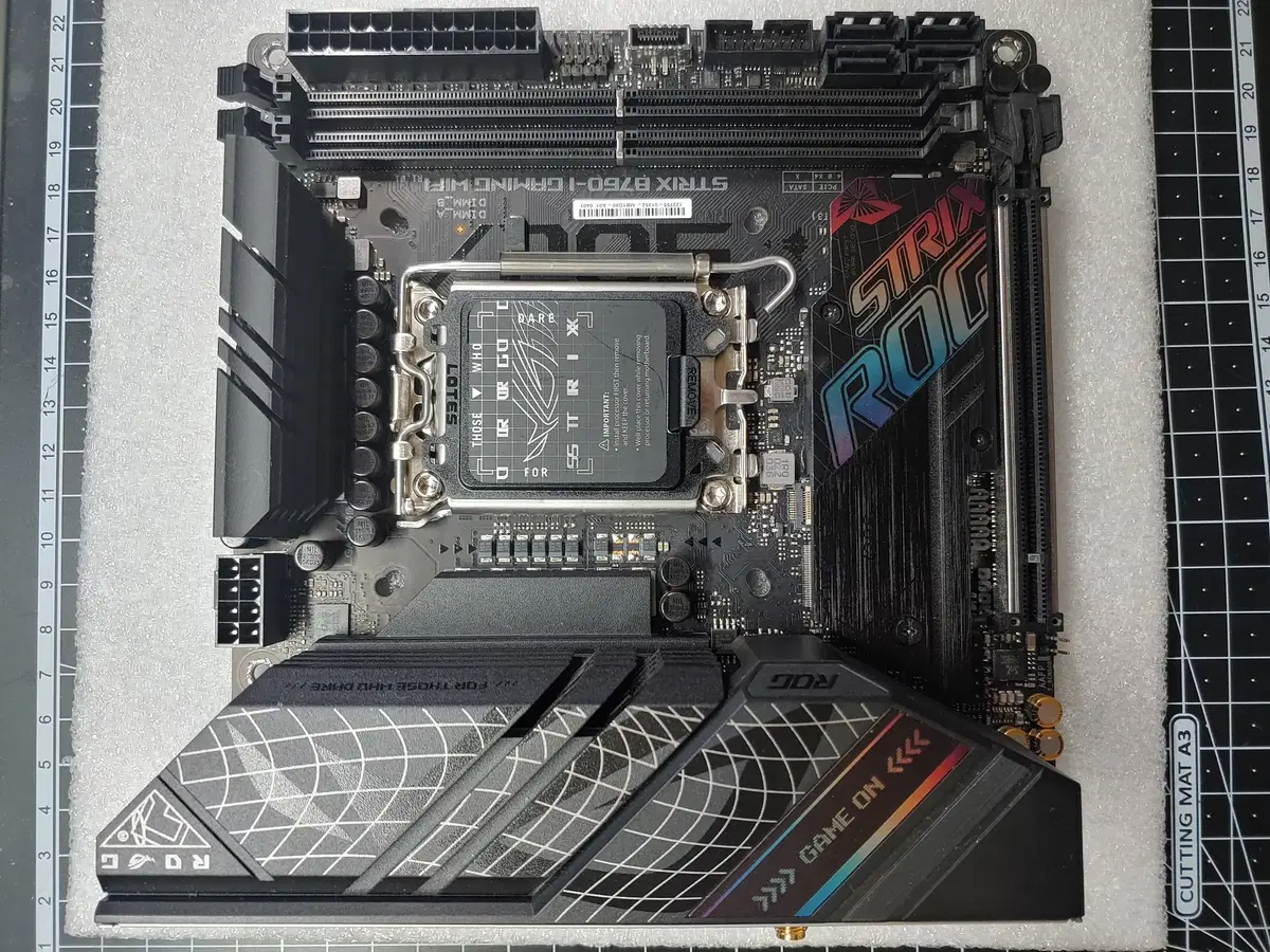 ROG Strix B760-I Gaming Wi Fi