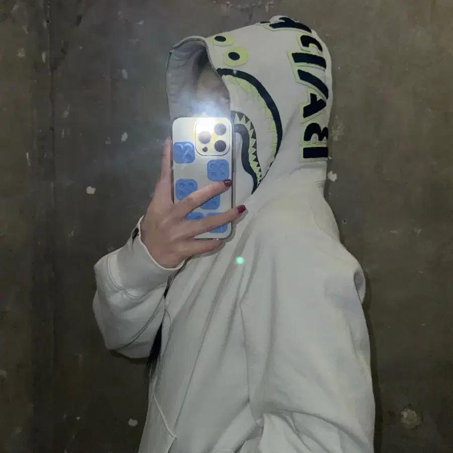 Bape 베이프 X 바운티 헌터 매드 샤크 화이트 후드집업