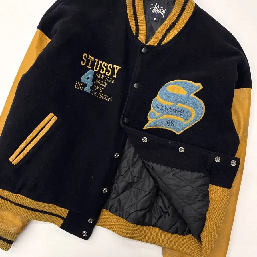 STUSSY 스투시 90 s Big 4 다크네이비-옐로우 바시티 자켓