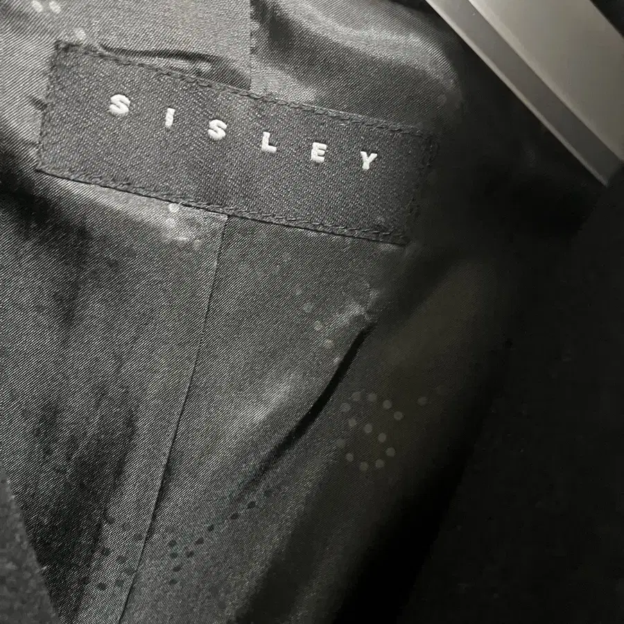 Sisley 시슬리 울핸드메이드 반코트 (블랙)