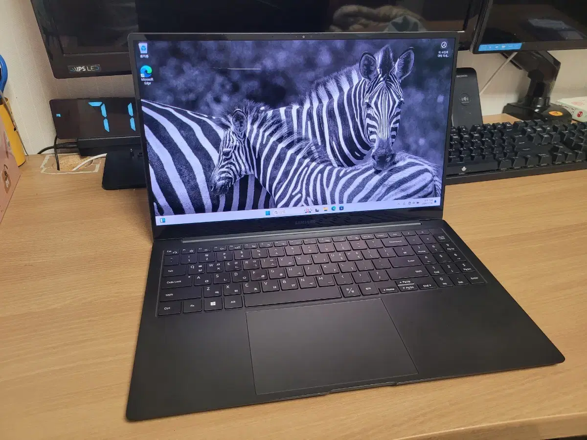 Samsung Galaxy Book 2 Pro Laptop