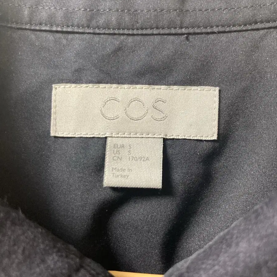 코스(cos) 울셔츠