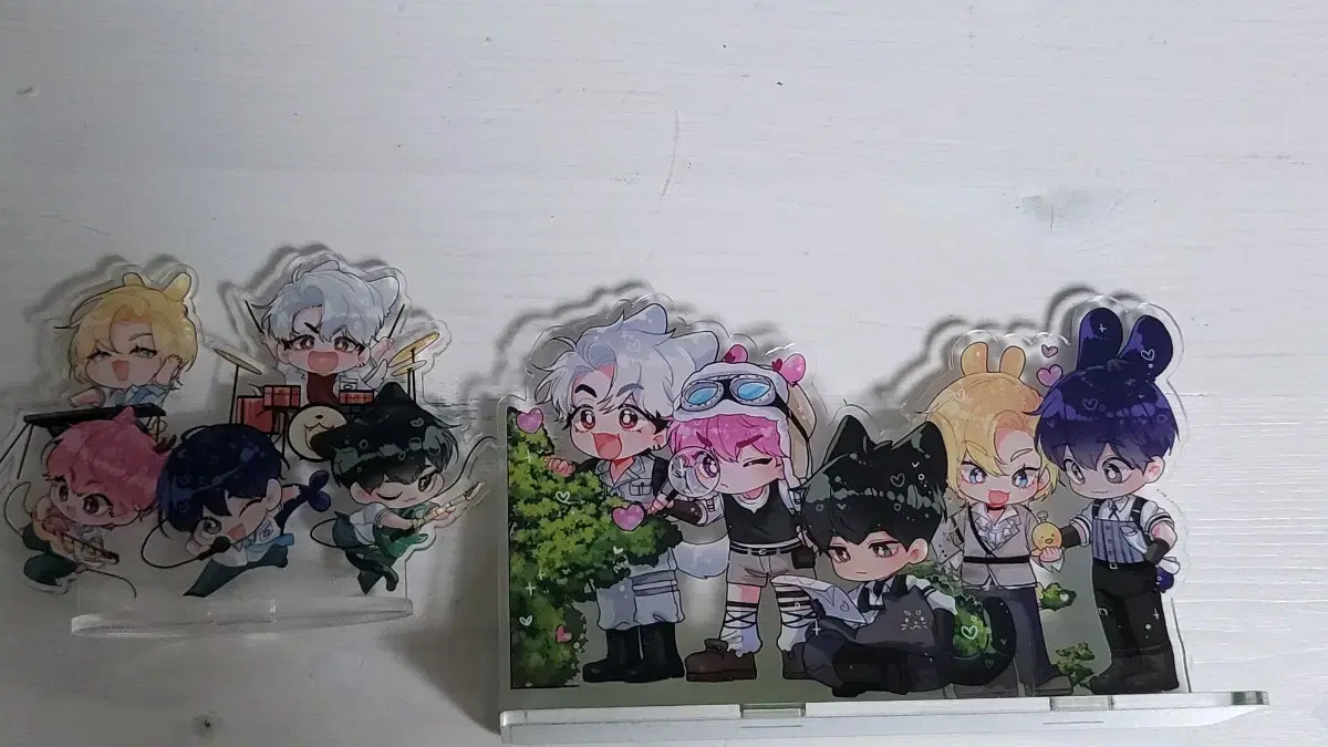 Plave Acrylic Stand