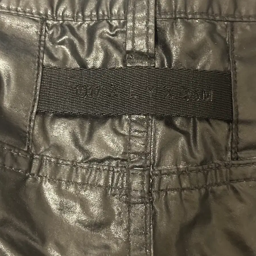 1017 ALYX 9SM BLACK MOONLIT CARGO JEANS