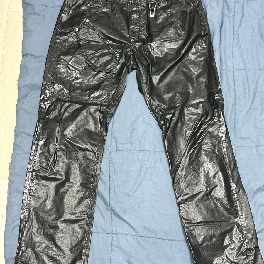 1017 ALYX 9SM BLACK MOONLIT CARGO JEANS